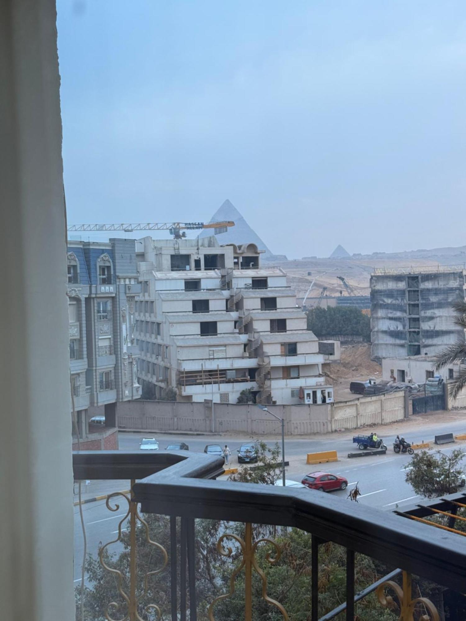 Grand Pyramids Apartment